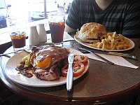 VIC - Warragul - Railway Hotel Bangers & Mash (plus bacon and egg)  and Hamburger Lunch (30 Jan 2011)